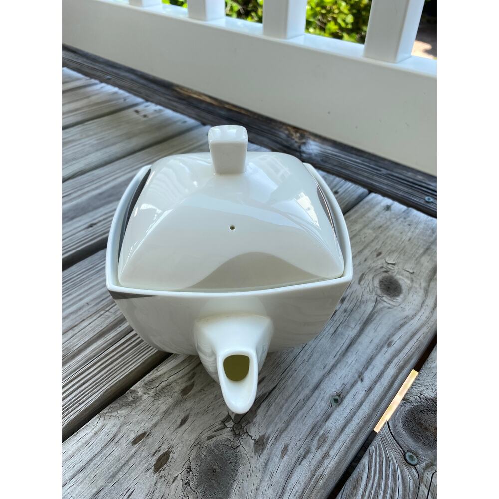 Vintage Mikasa Charisma Wave Teapot, Bone China, Black & White Contemporary 2002 - Picture 6 of 9